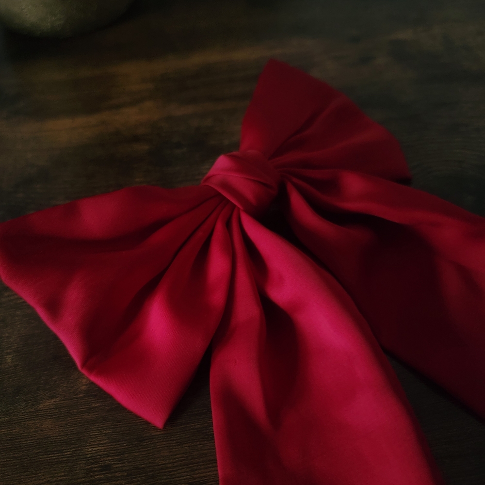 Elegant Red Bow Clip-on Hair Accessory